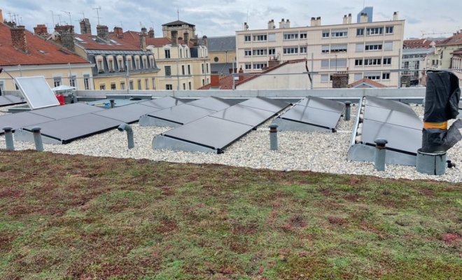 Installation de 10.5 kWc de Panneaux Solaires sur Toit Terrasse à Proximité à Lyon par Dizay Energy : Réduisez Vos Coûts Énergétiques avec une Solution Durable, Villefranche-sur-Saône, DIZAY ENERGY