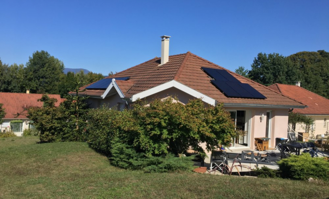 Installation de 10 panneaux photovoltaïques dans la commune Pont de Beauvoisin 38480, Villefranche-sur-Saône, DIZAY ENERGY